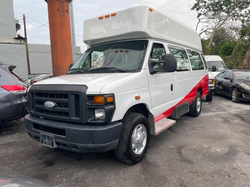 2014 Ford E-Series Econoline Van Commercial's photo