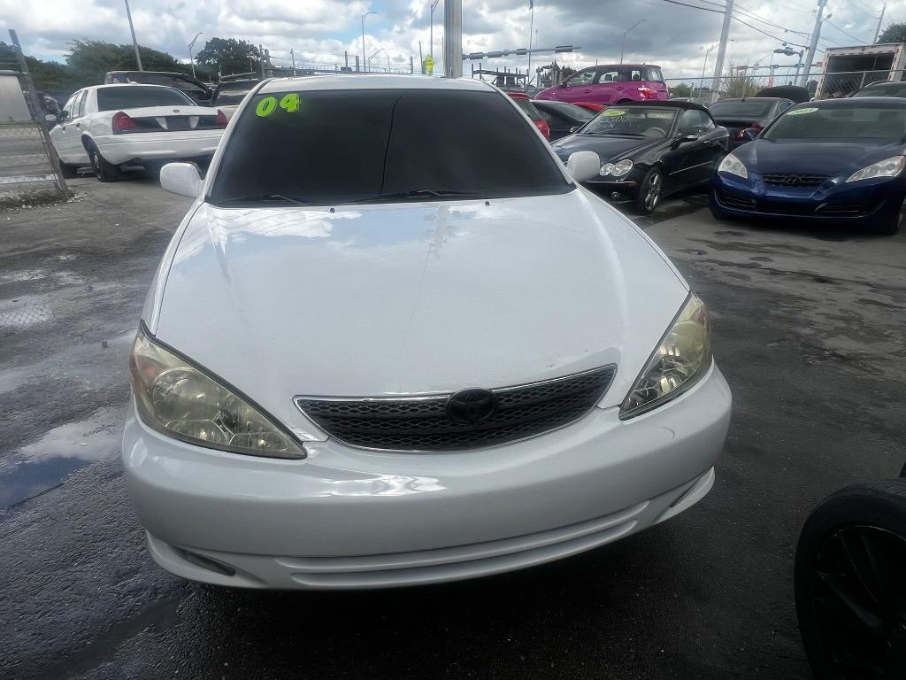 2004 Toyota Camry SE V6's photo
